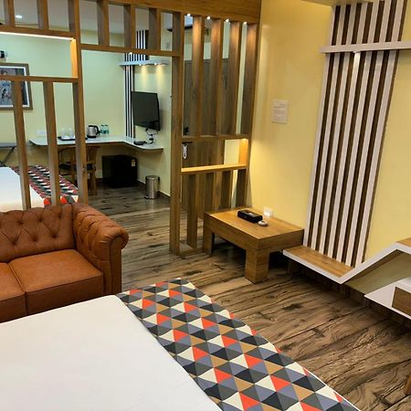 Forest Transit Hotel Коимбаторе Екстериор снимка