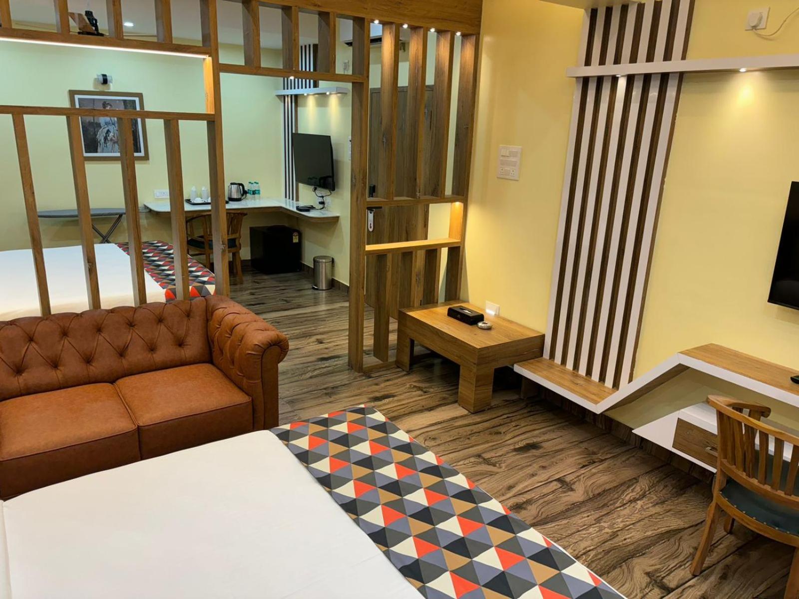 Forest Transit Hotel Коимбаторе Екстериор снимка