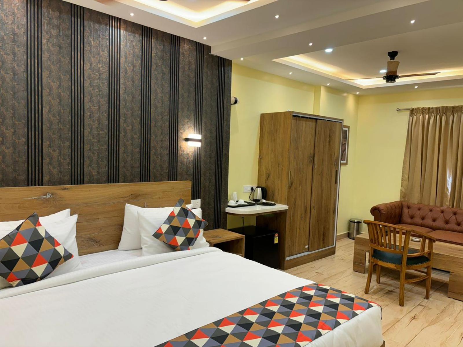 Forest Transit Hotel Коимбаторе Екстериор снимка