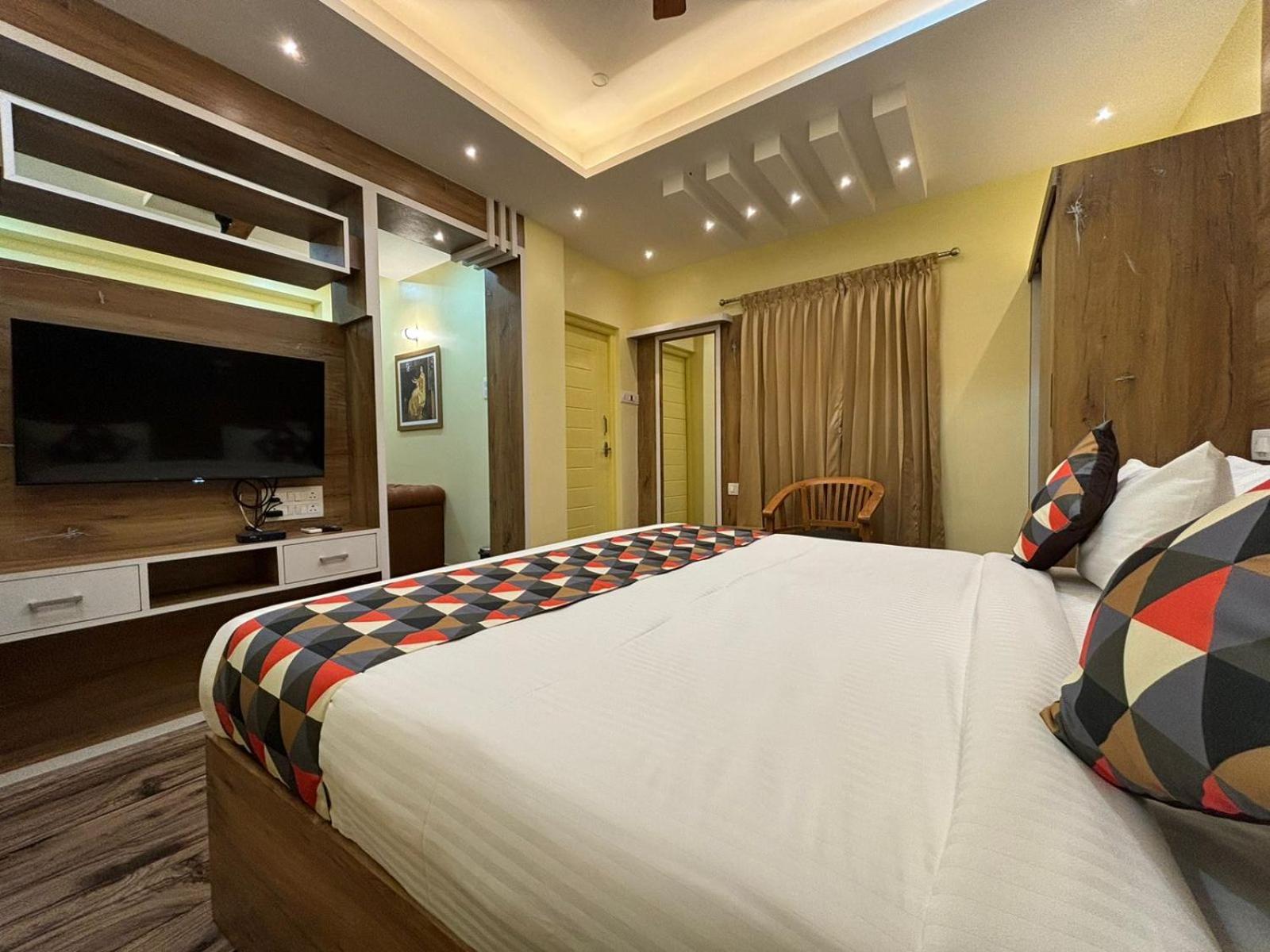 Forest Transit Hotel Коимбаторе Екстериор снимка