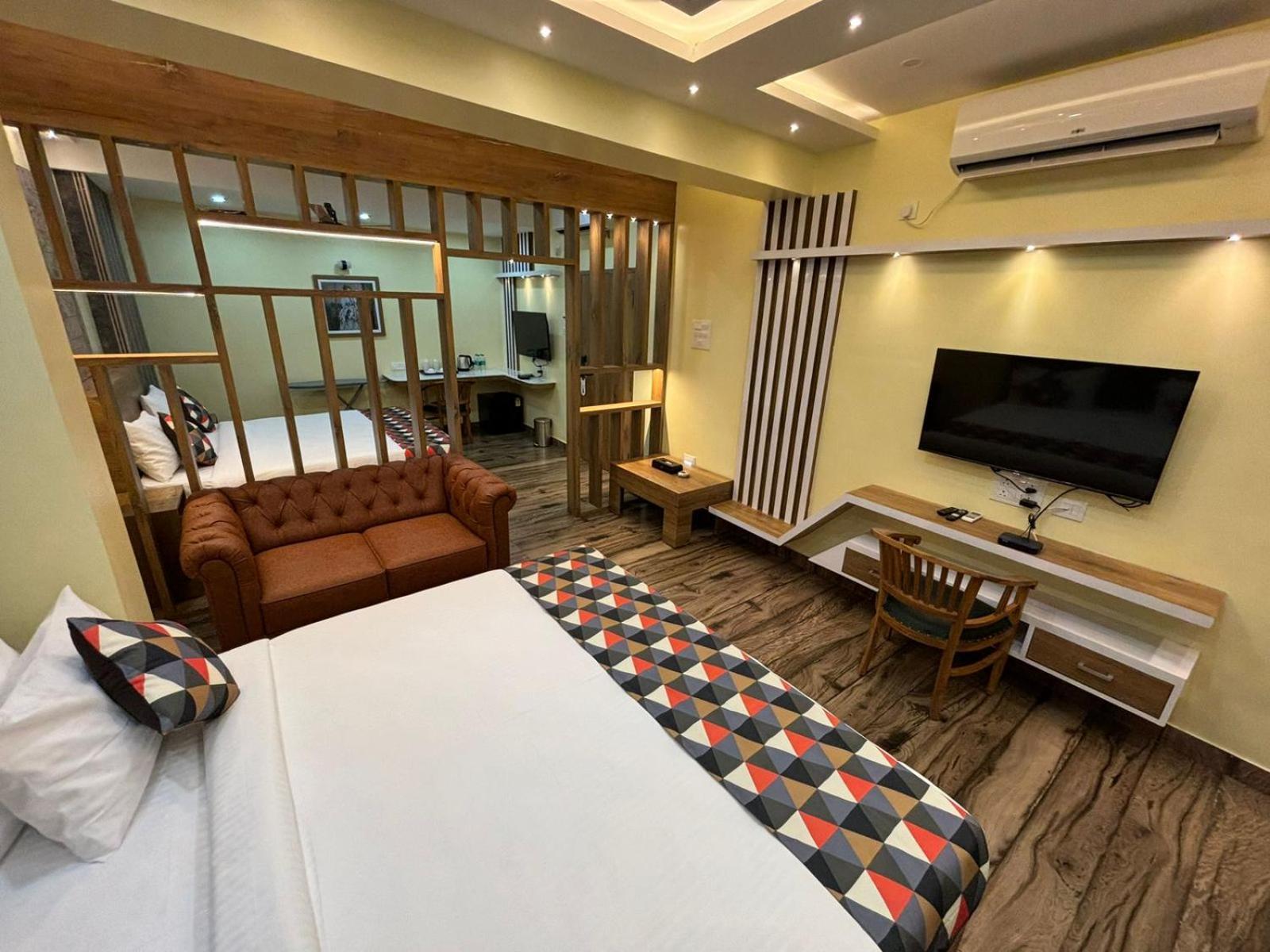 Forest Transit Hotel Коимбаторе Екстериор снимка