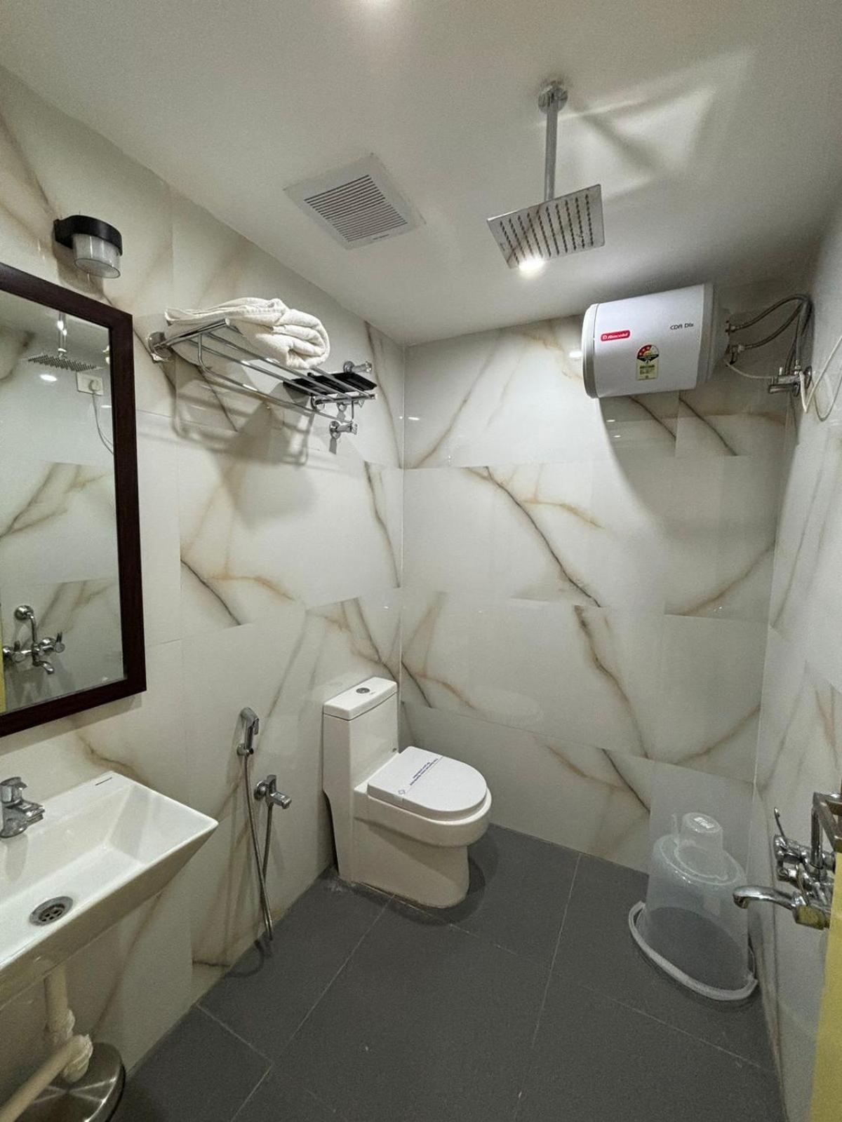 Forest Transit Hotel Коимбаторе Екстериор снимка