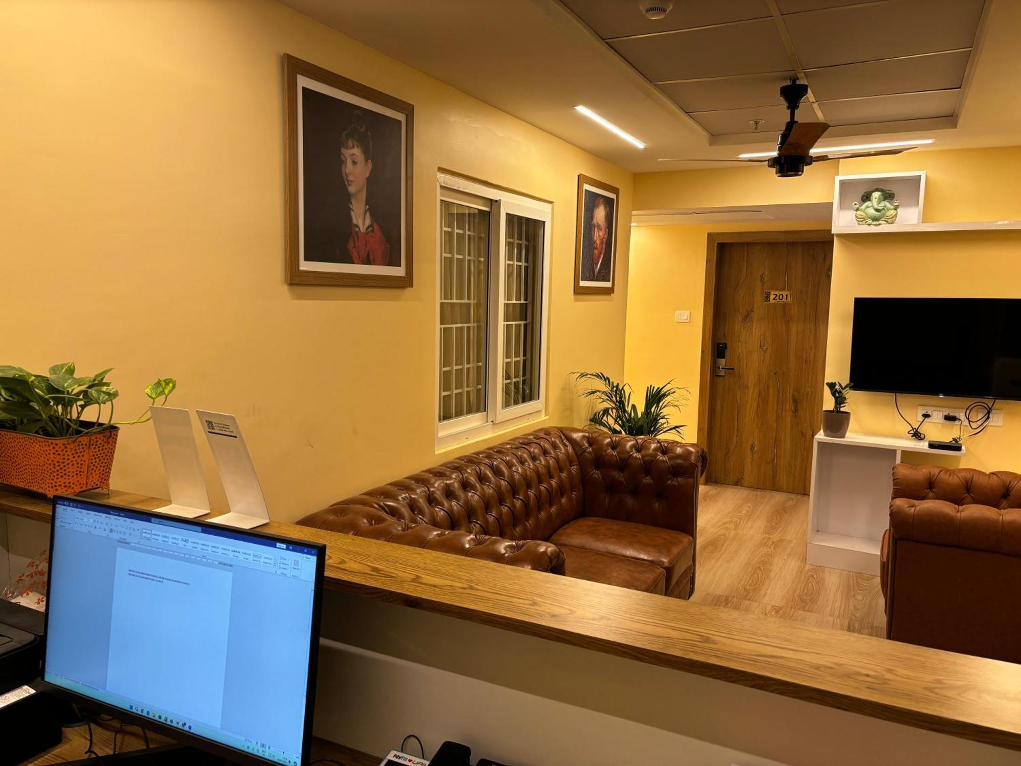 Forest Transit Hotel Коимбаторе Екстериор снимка