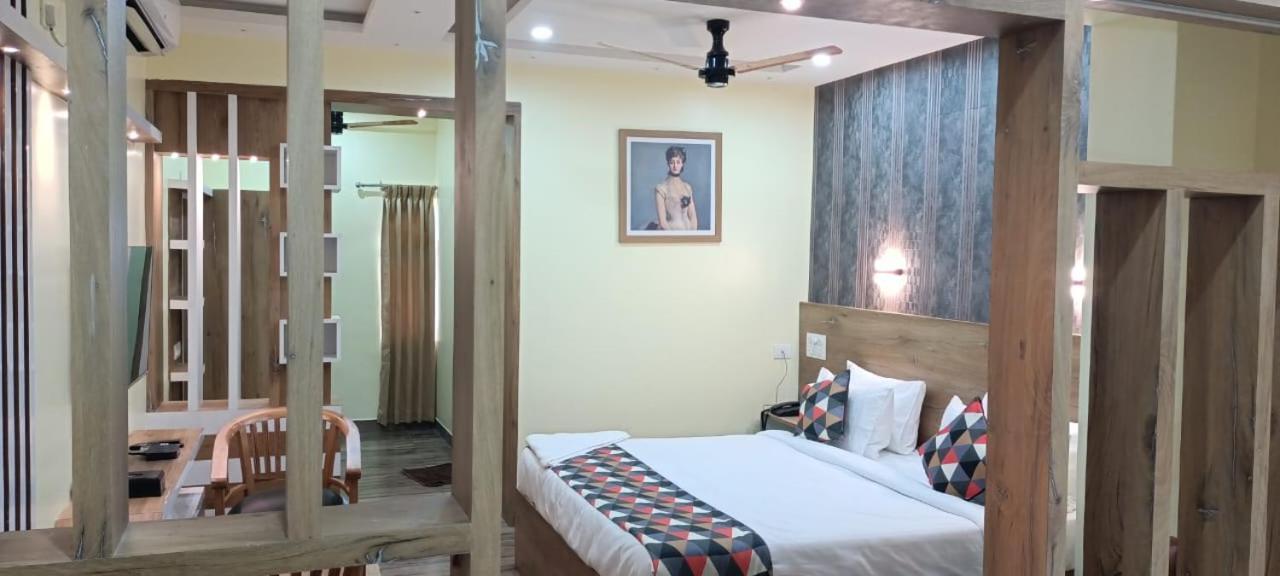 Forest Transit Hotel Коимбаторе Екстериор снимка