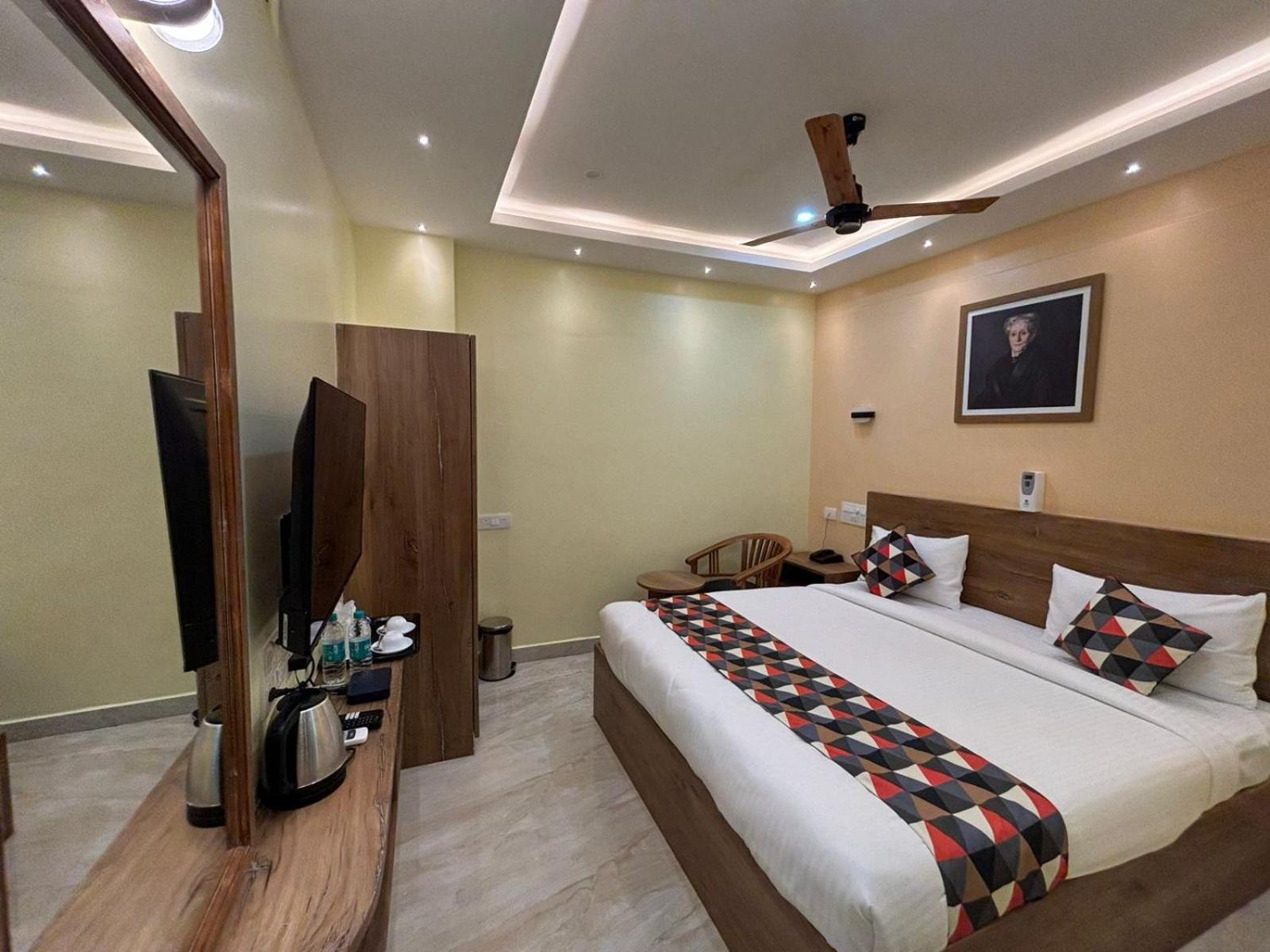 Forest Transit Hotel Коимбаторе Екстериор снимка
